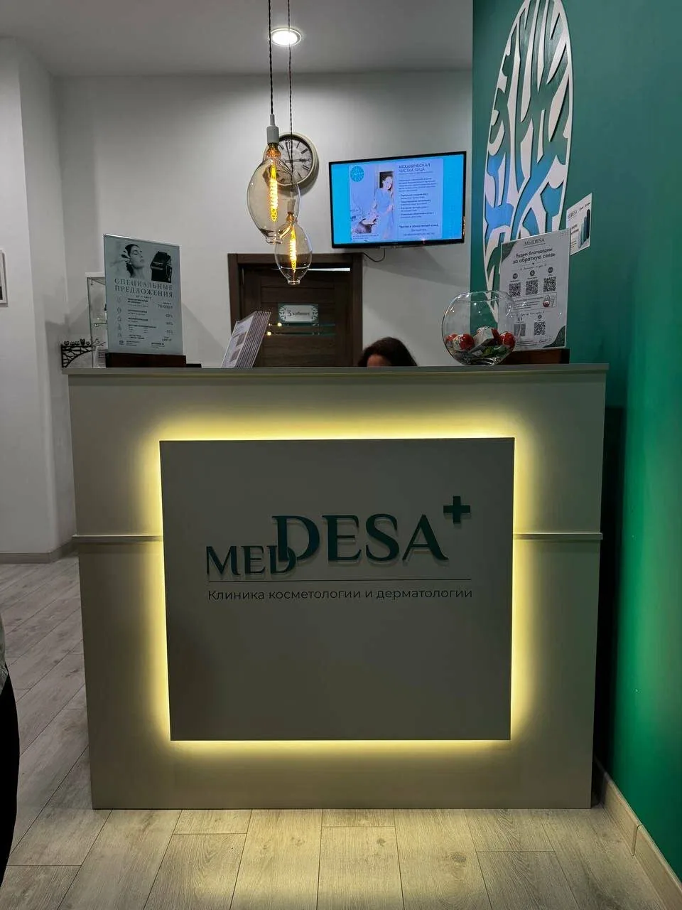 Стойка клиники MedDESA