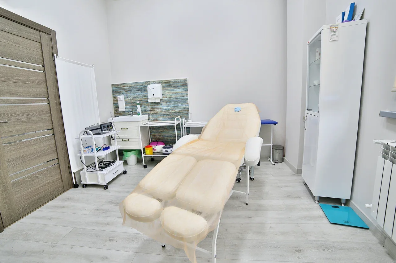 Кабинет с кушеткой клиники MedDESA